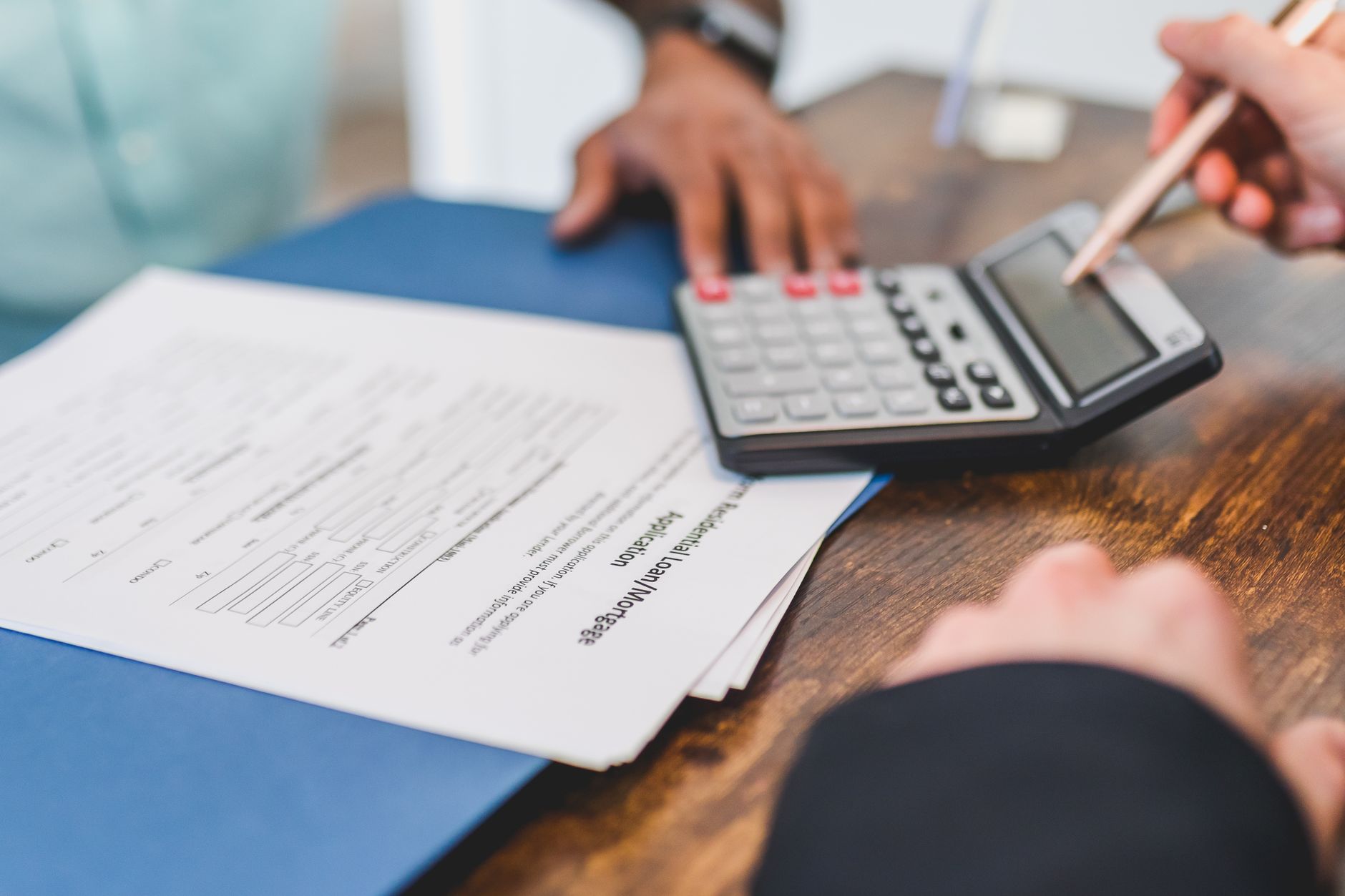 Business owner working out how much they can borrow with revenue-based financing